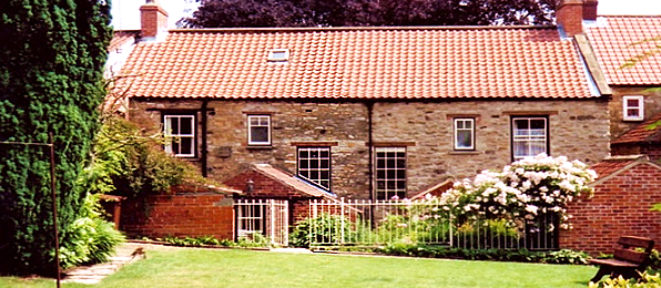Holiday cottages Kirkbymoorside, North York Moors: Burton House